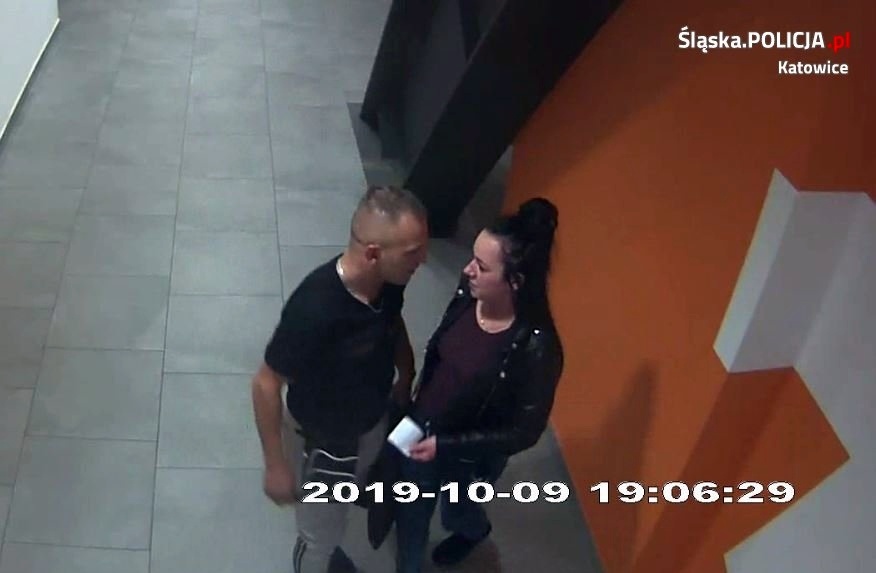 Oszukali internautę i wypłacili jego pieniądze. Policja poszukuje tej dwójki