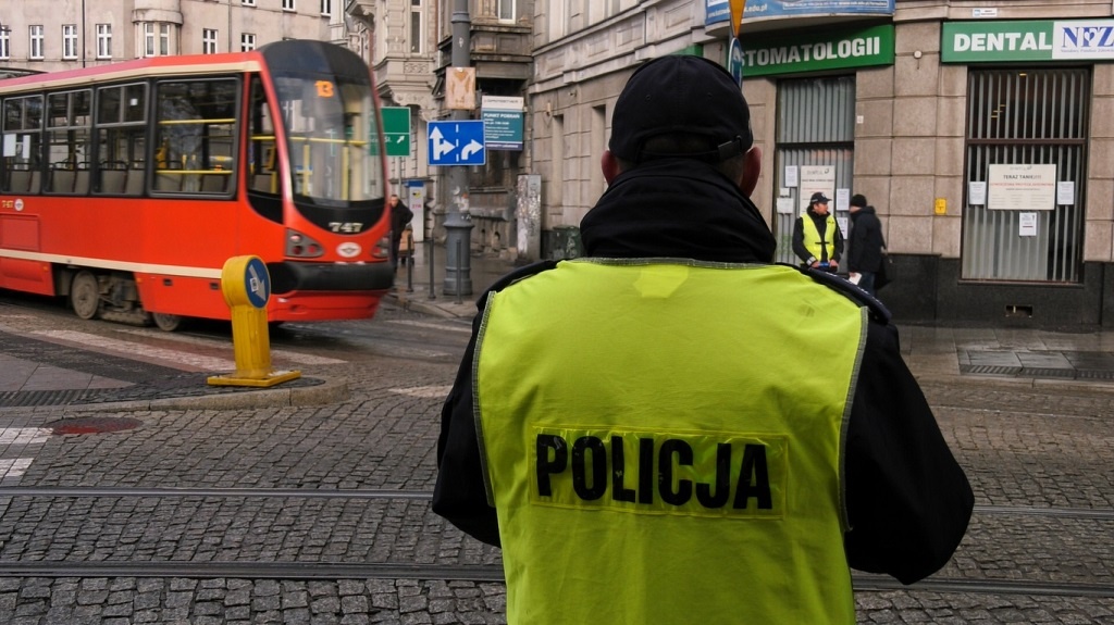 Korzystanie z telefonu na pasach może się skończyć tragedią