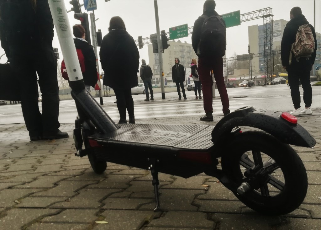 Kradli hulajnogi elektryczne w Katowicach. Dwóch nastolatków zatrzymanych