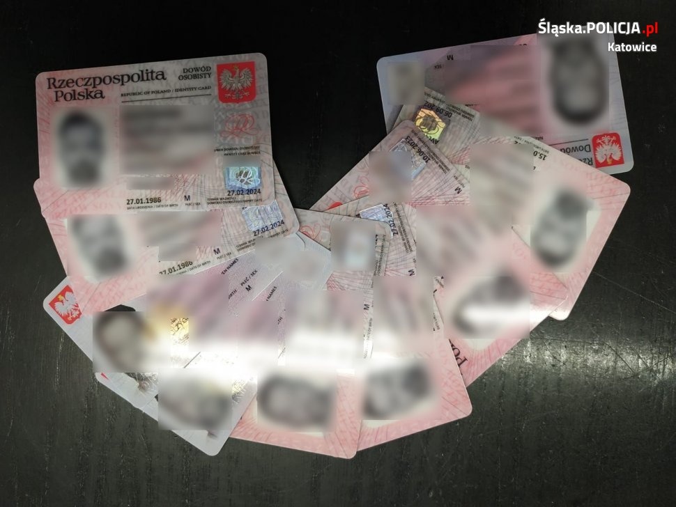 Oszust wziął kredyt na znajomą. Policjanci znaleźli przy nim fałszywe dowody osobiste