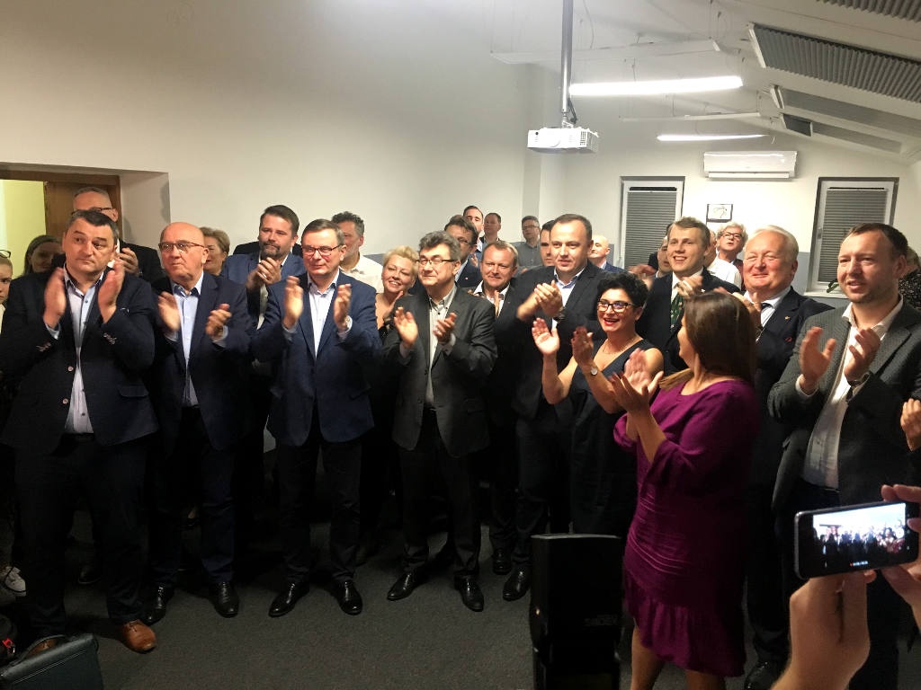 Wyniki wyborów parlamentarnych. Sukces PiS, SLD i PSL. Porażka PO. Konfederacja czarnym koniem [KOMENTARZ]