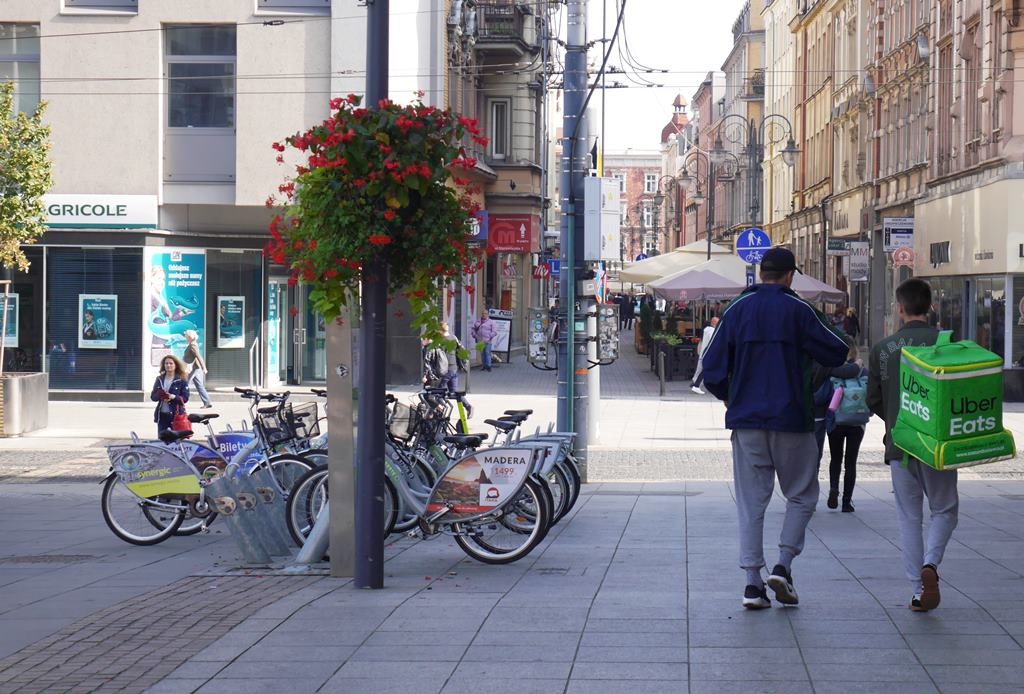 Uber wydał oświadczenie w sprawie kurierów, którzy korzystają z rowerów miejskich