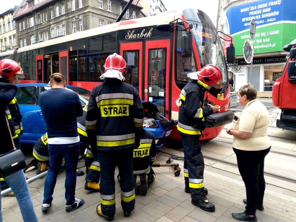 Zderzenie tramwaju z samochodem w centrum Katowic