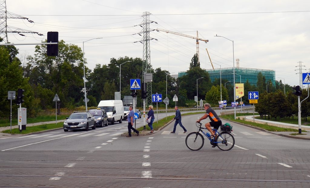 Strefa tempo 30 na trzypasmowej drodze w centrum Katowic [AKTUALIZACJA]