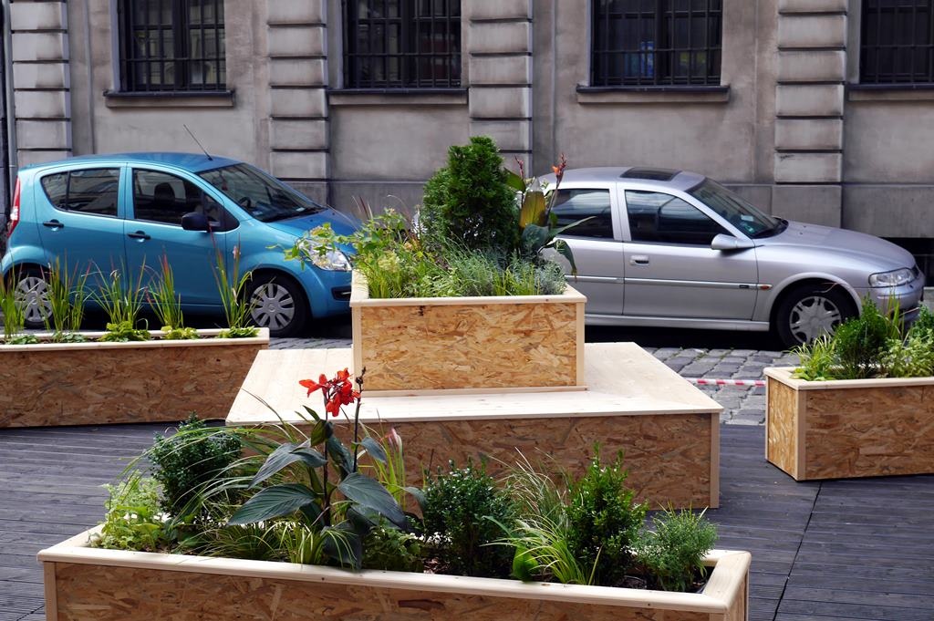 Parklet na Teatralnej gotowy. Będą atrakcje dla mieszkańców