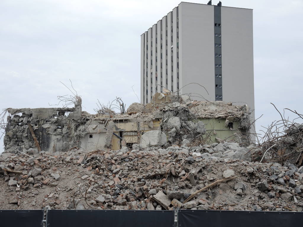 Niedługo rozpocznie się wywózka gruzu ze zburzonego Hotelu Silesia