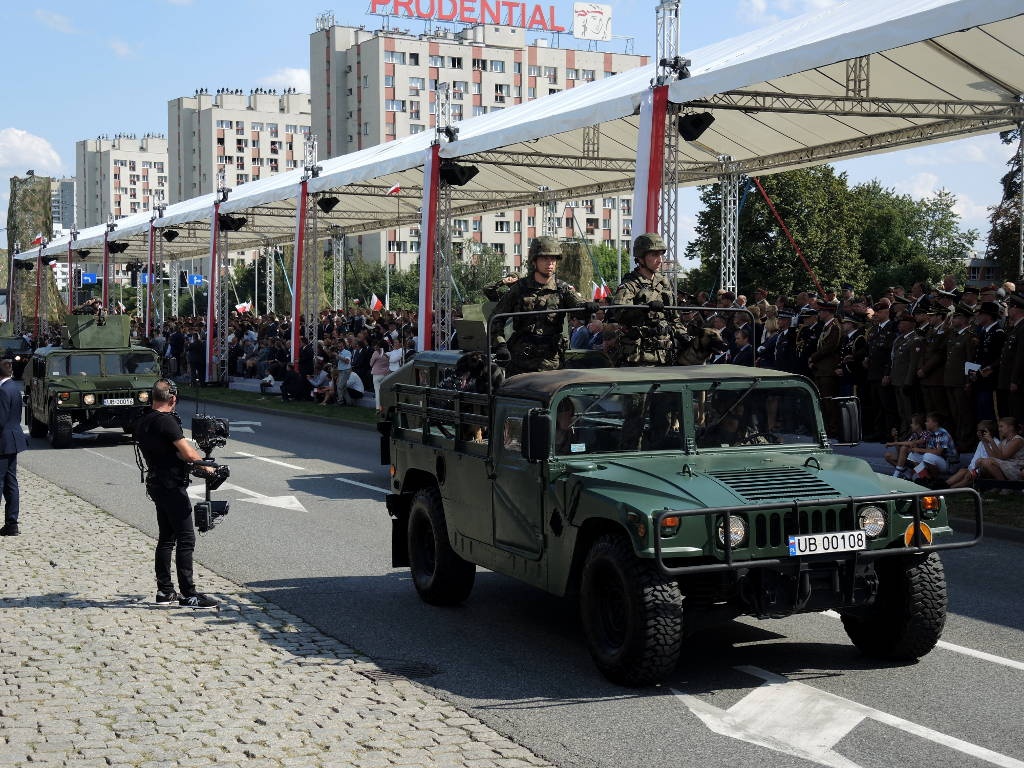 MON zapłaci za zniszczenia po defiladzie wojskowej