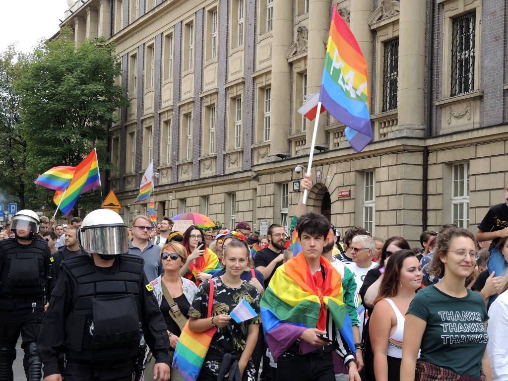 Różaniec kontra tęczowa flaga, czyli Marsz równości w Katowicach [ZDJĘCIA]