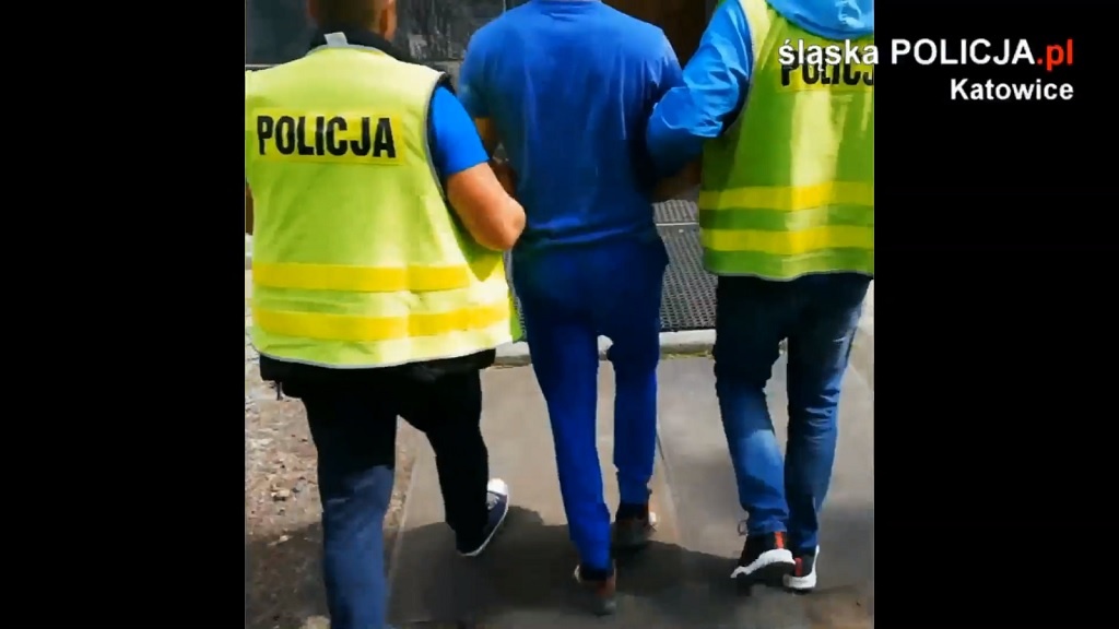 Pseudokibice pobili nastolatków w tramwaju