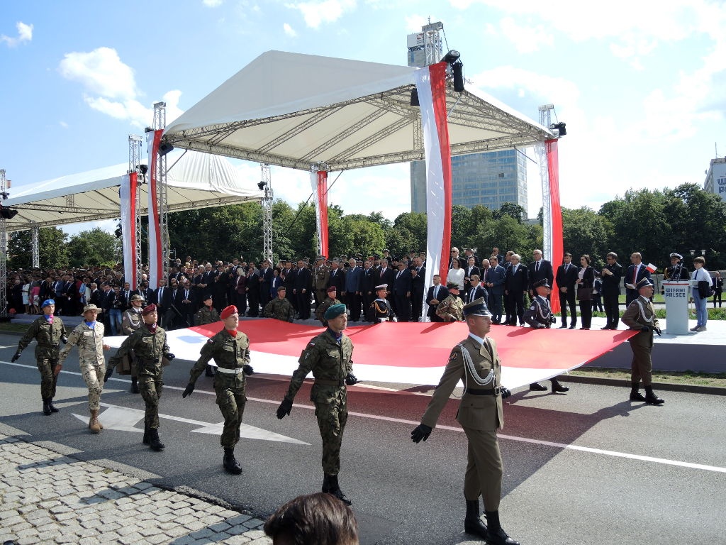 Defilada wojskowa w Katowicach przyciągnęła tłumy [ZDJĘCIA, WIDEO]