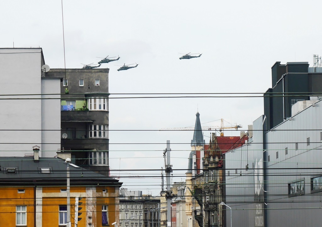Samoloty i helikoptery przeleciały nad Katowicami [GALERIA]