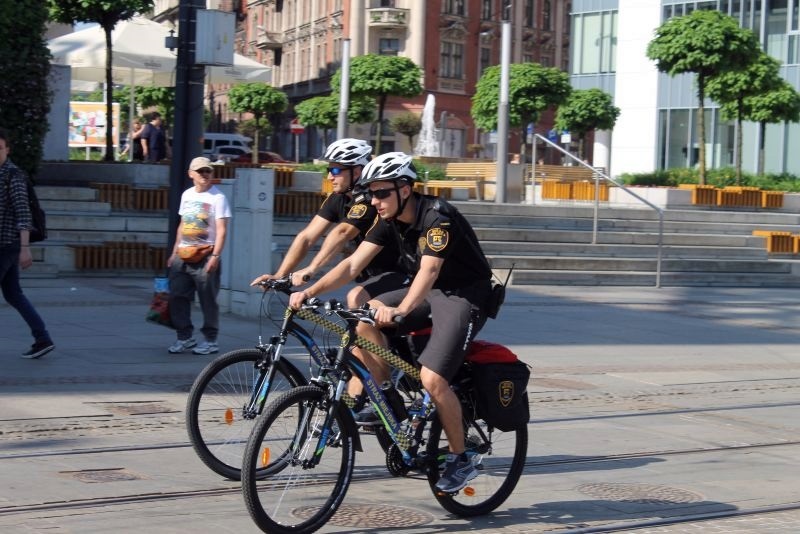 W Katowicach nigdy nie będzie porządku, jeśli strażnicy miejscy nadal będą zarabiać tak mało [OPINIA]