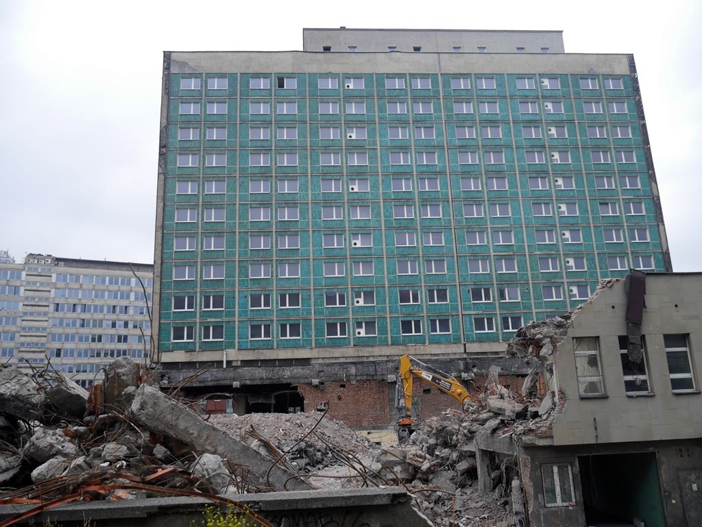 Wyburzanie Hotelu Silesia powoli wkracza w decydujący etap