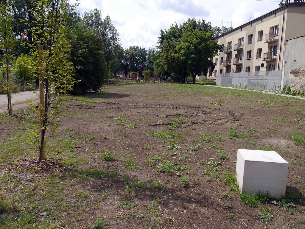Skwer w Załężu miał być już gotowy. Na razie to pusty plac