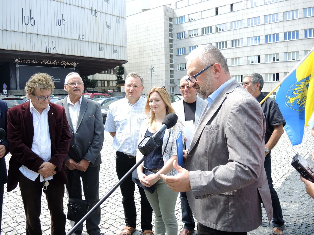 RAŚ chce wystartować w wyborach do parlamentu i szuka chętnego, który weźmie go na swoją listę