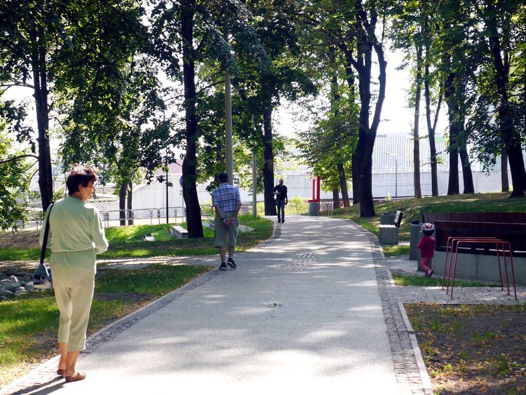 Dzień dobry Katowice. Mieszkańcy już spacerują po zmodernizowanym Parku Boguckim