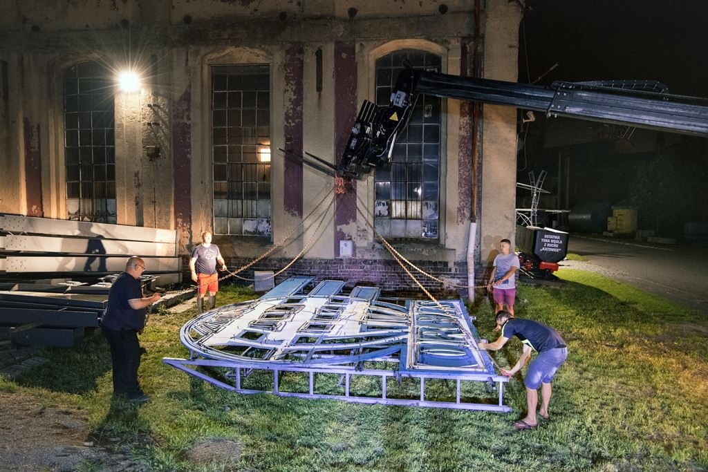 Neony z Hotelu Silesia trafiły do Muzeum Śląskiego [GALERIA]