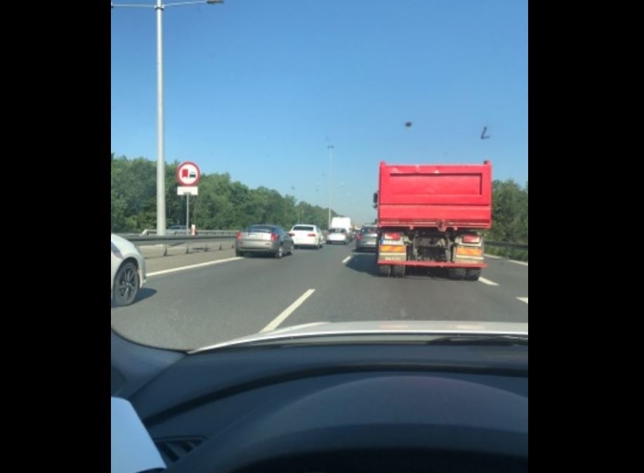 Trzy samochody zderzyły się na A4. Są duże utrudnienia