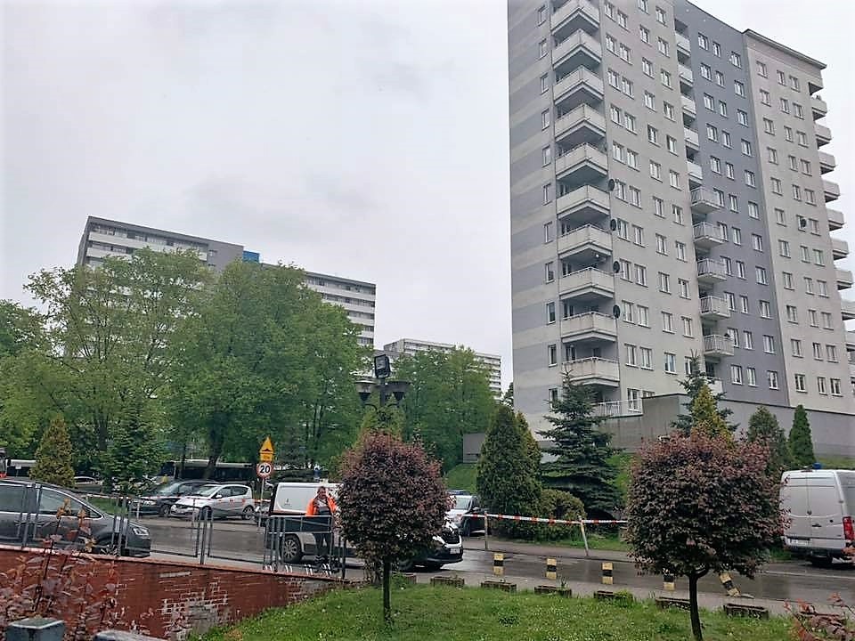 Alarm bombowy na os. Tysiąclecia. Kilkadziesiąt osób zostało ewakuowanych