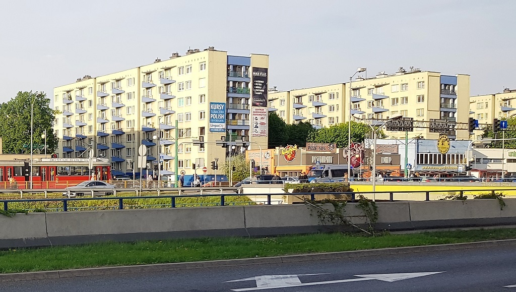 Mężczyzna wbiegł przed tramwaj. Jedna z pasażerek została ranna