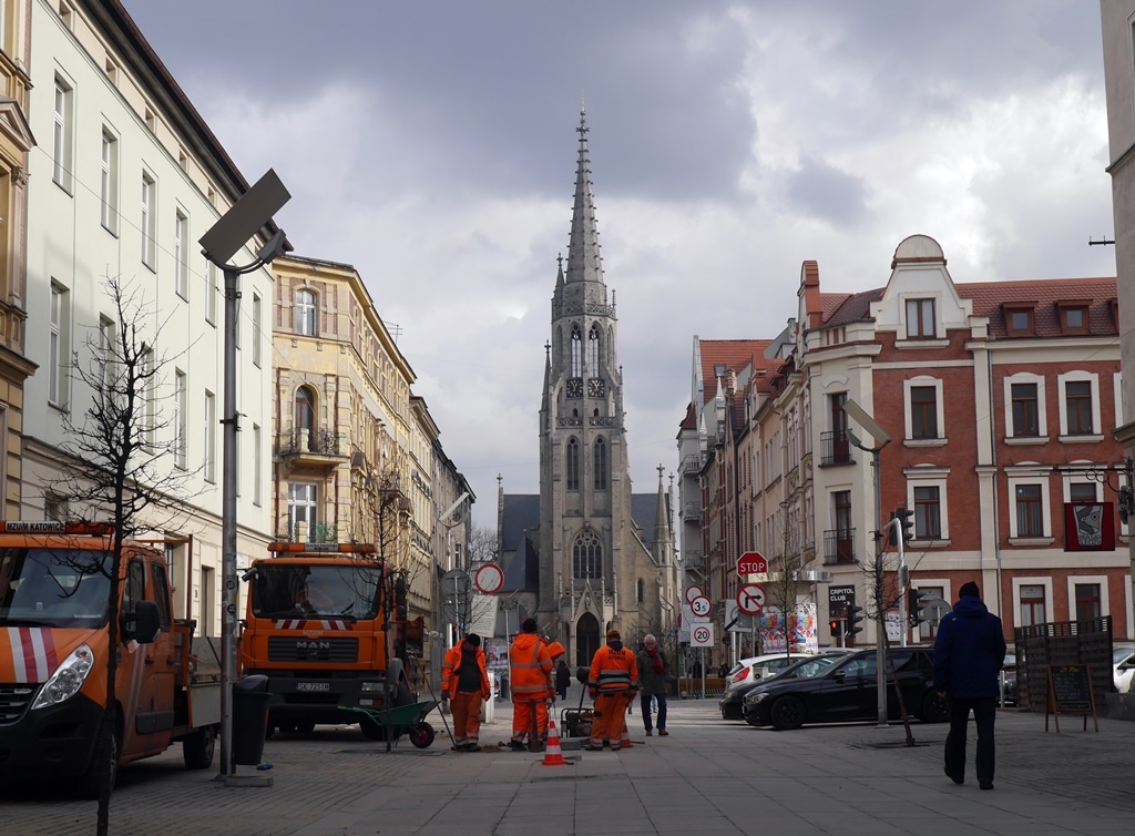 Dzień dobry Katowice. Nowe mieszkania zamiast dzikiego parkingu w centrum miasta