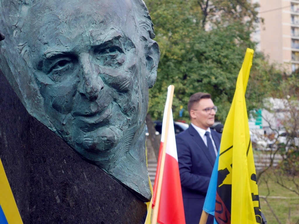 Kolejne popiersie w Galerii Artstycznej. Rozpoczyna się głosowanie