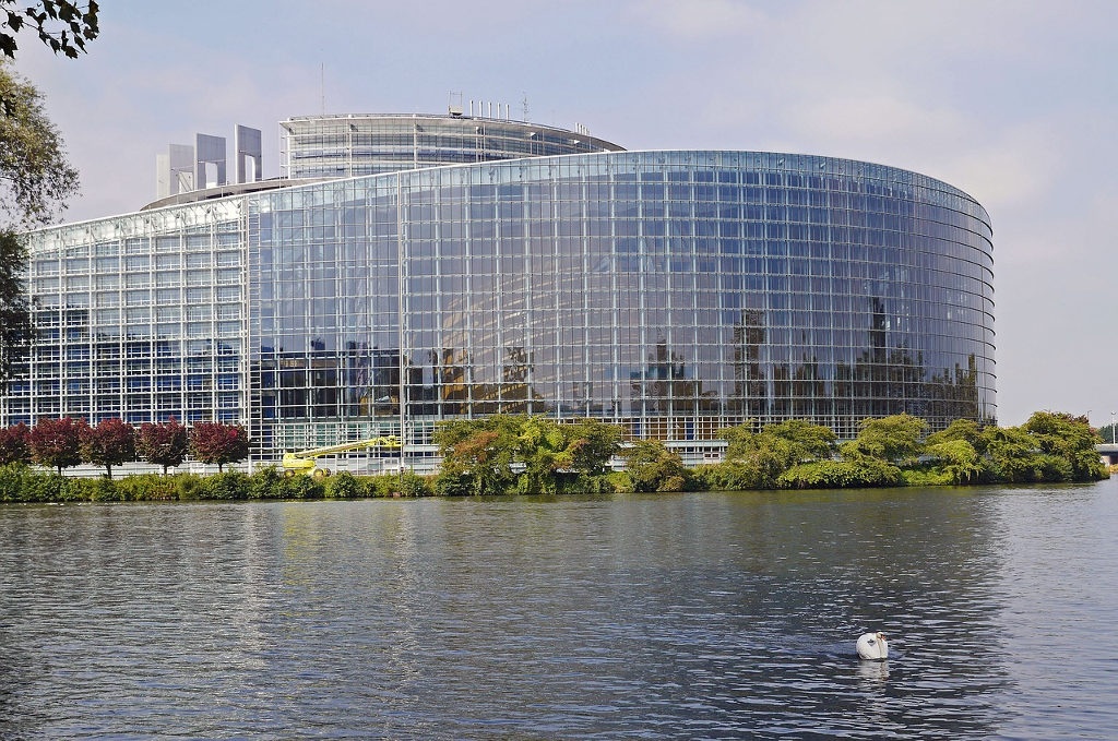 Ile można zarobić pracując przy wyborach do europarlamentu