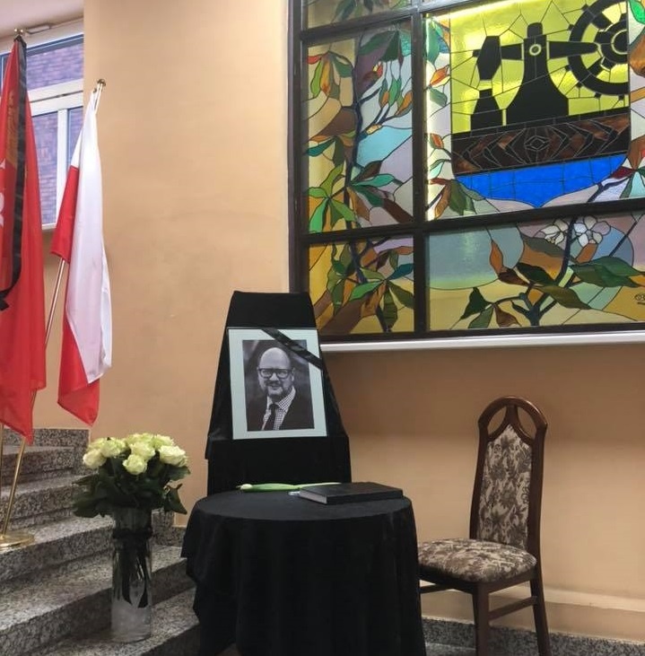Księga dla Pawła Adamowicza i akcja #MuremZaOwsiakiem w Katowicach