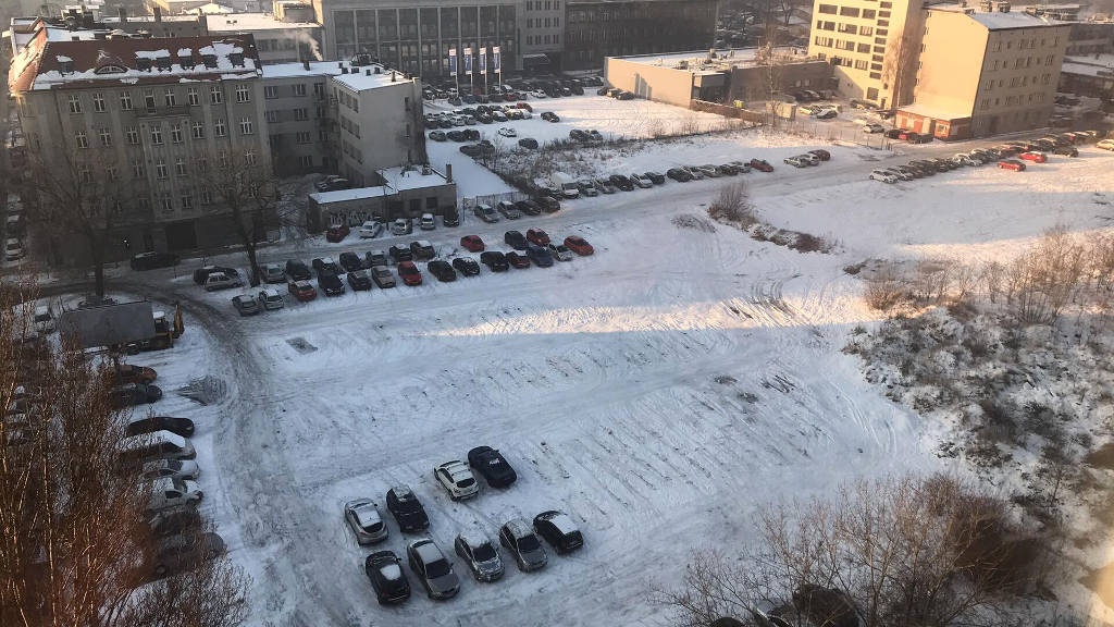 Kierowcy nie ryzykowali. Największy dziki parking w centrum Katowic prawie pusty