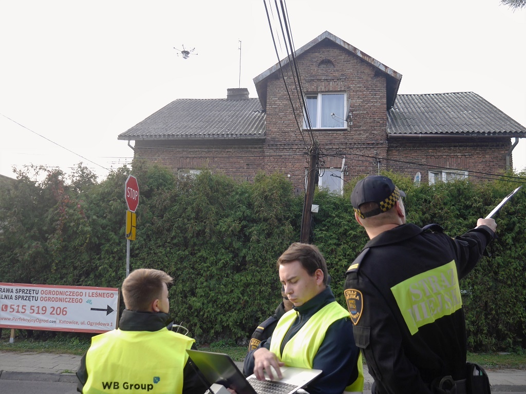 Ludzie praktycznie przestali spalać śmieci. Smog to efekt używania węgla w starych piecach