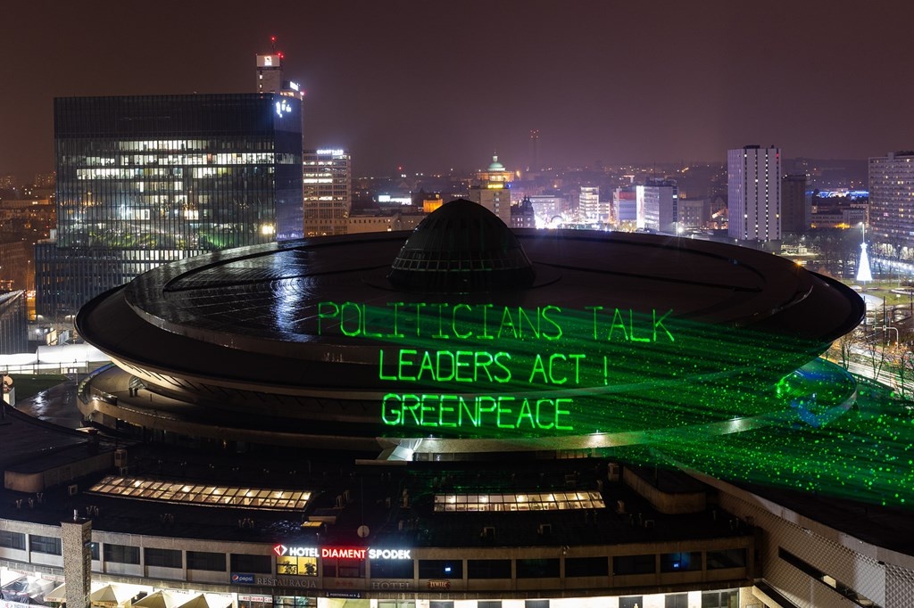 Wielki napis na Spodku. Greenpeace apeluje do polskich polityków