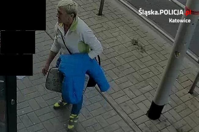 Kamery nagrały jak kobieta zabiera laptopa w Galerii Katowickiej. Szuka jej policja