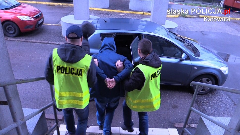 Pseudokibice Ruchu Chorzów, którzy okradli stoisko GKS Katowice w Galerii Libero, zostali zatrzymani [WIDEO]