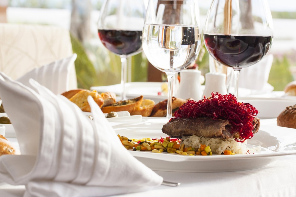 Baza restauracji i usług na szczyt klimatyczny. Przedsiębiorcy mogą się zgłaszać od dzisiaj