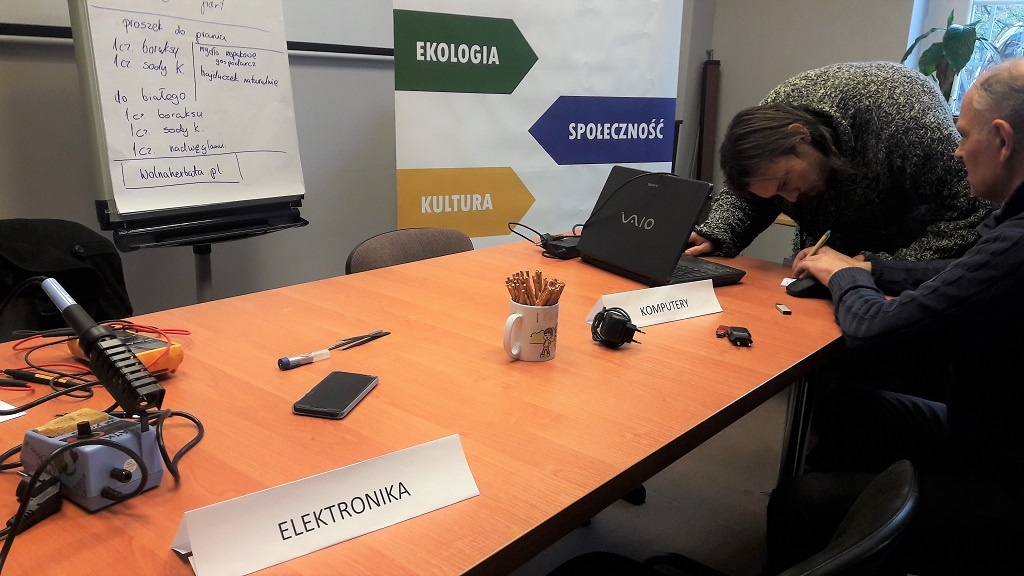 Lepiej naprawiać niż kupować. Kolejna kawiarenka naprawcza w Katowicach