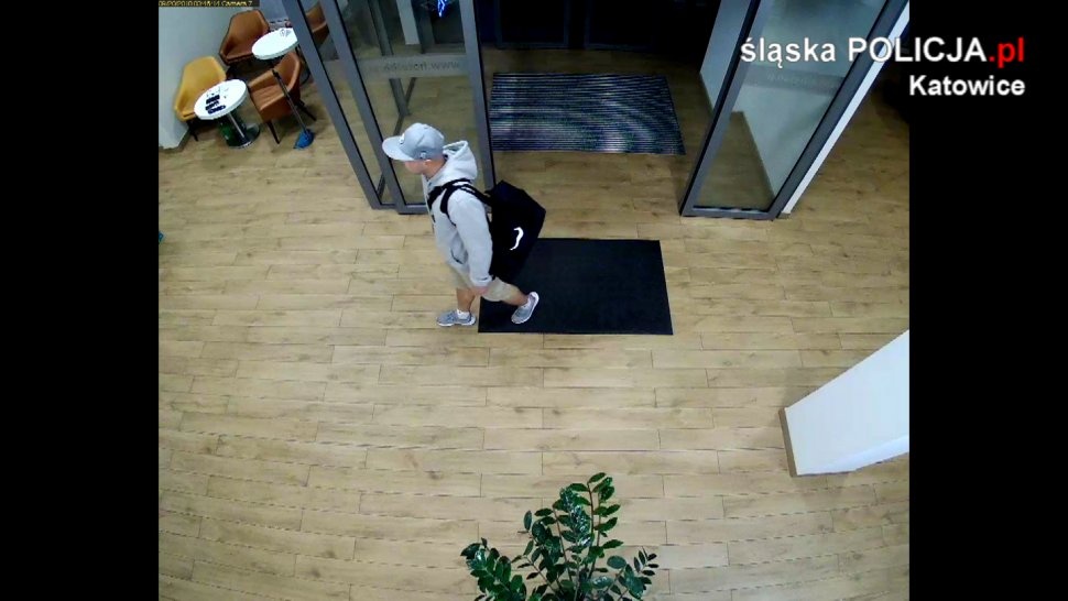 Ukradł telefon z hotelu w centrum Katowic. Nagrał go monitoring [WIDEO]