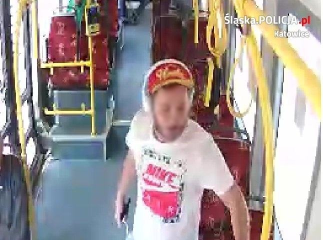 Obrażał obcokrajowca w tramwaju. Sam zgłosił się na policję