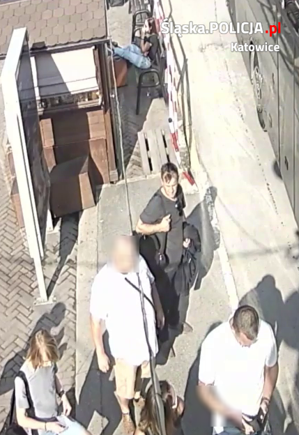 Kieszonkowiec na dworcu autobusowym. Policja publikuje zdjęcia z monitoringu