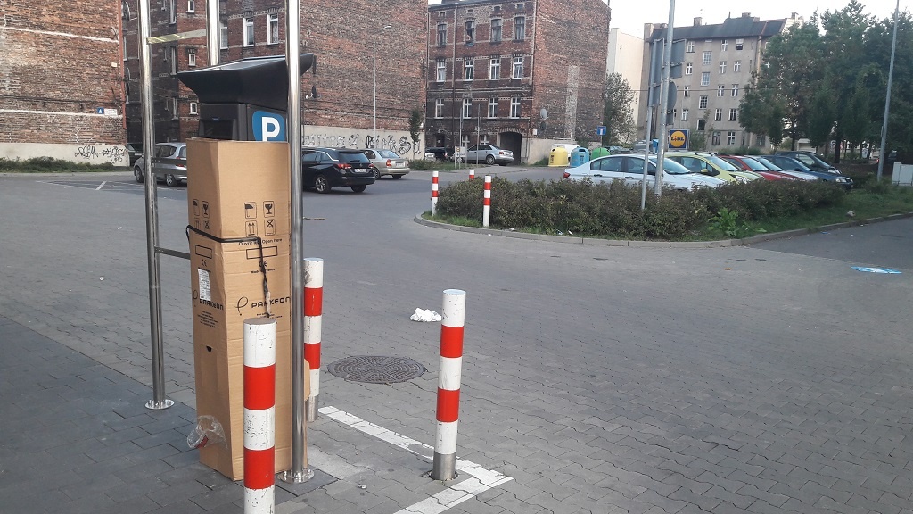Koniec z darmowymi parkingami. Przy sklepach Lidl stanęły parkomaty
