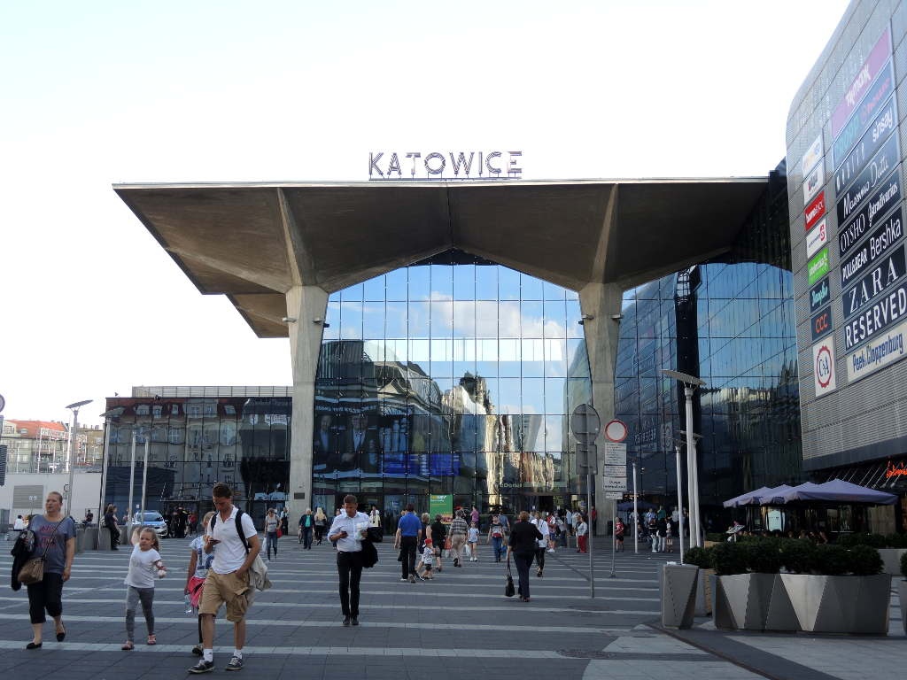 Policja zamknęła dworzec w Katowicach
