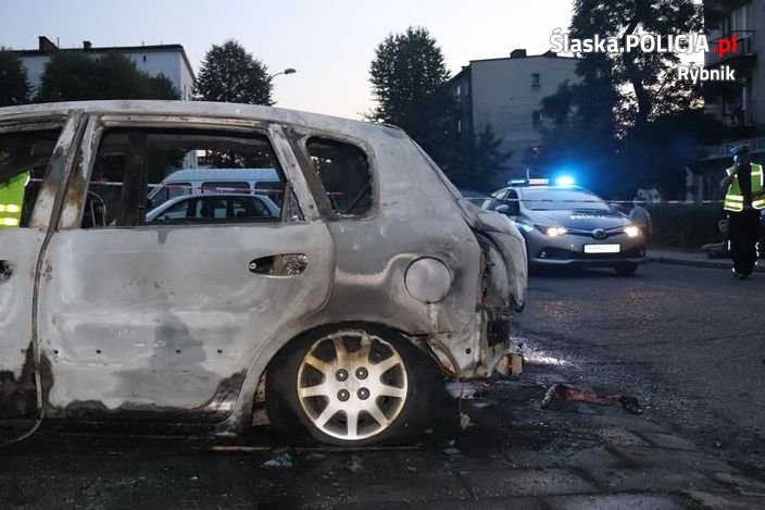 Samochód płonął, a w środku było 3-letnie dziecko. Ludzie kręcili filmilki, ale nie pomogli