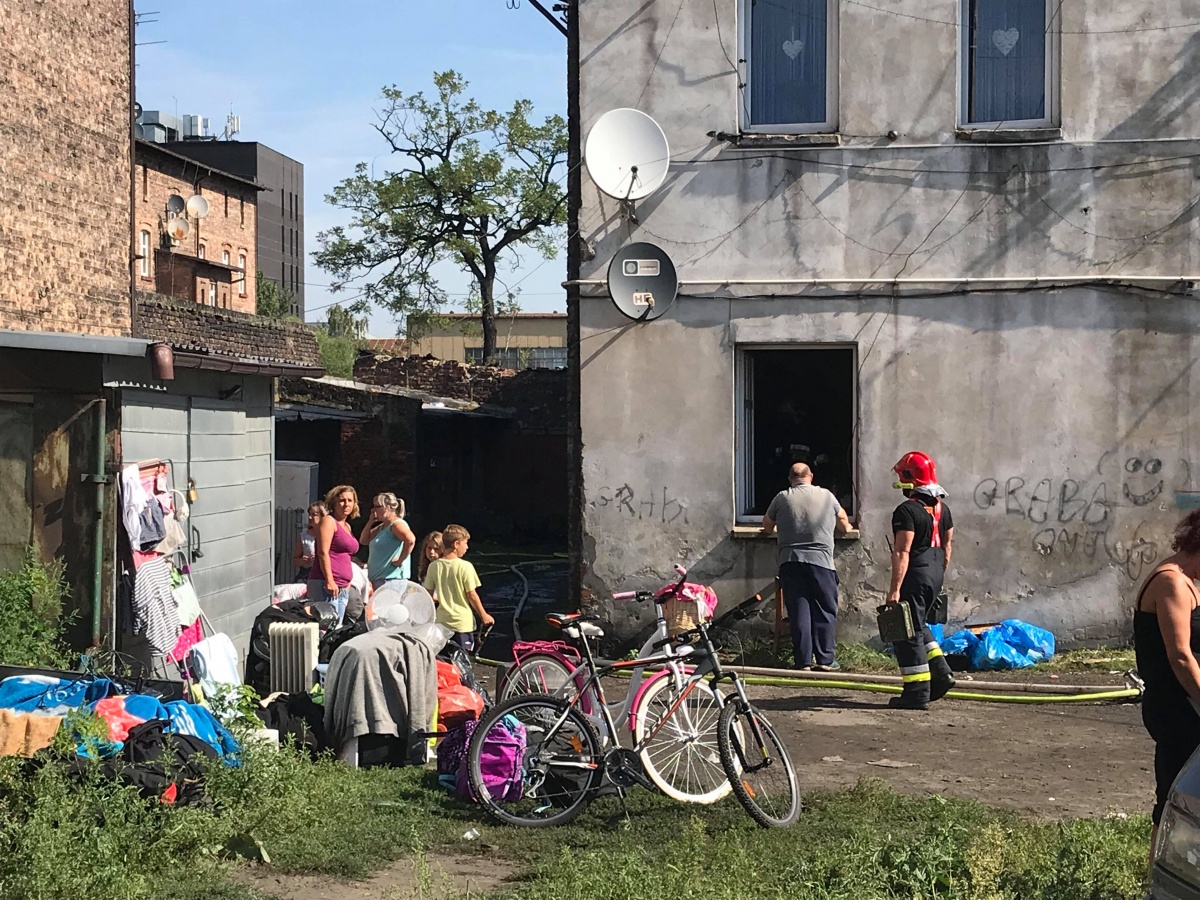 Duży pożar w Załężu. Mieszkańcy nie mogą wrócić do swoich domów