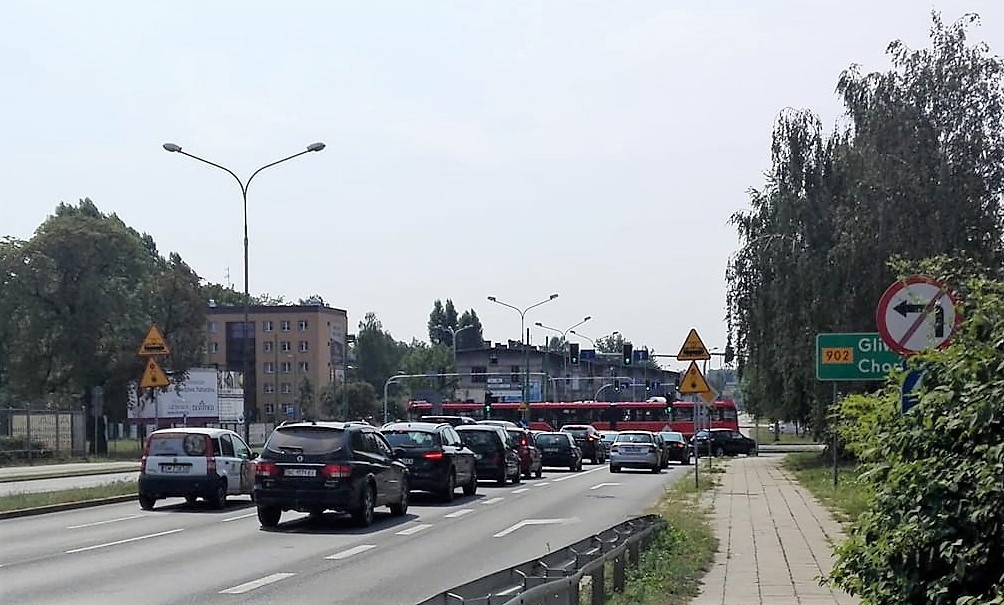 Tramwaj zderzył się z samochodem w Załężu. Są utrudnienia