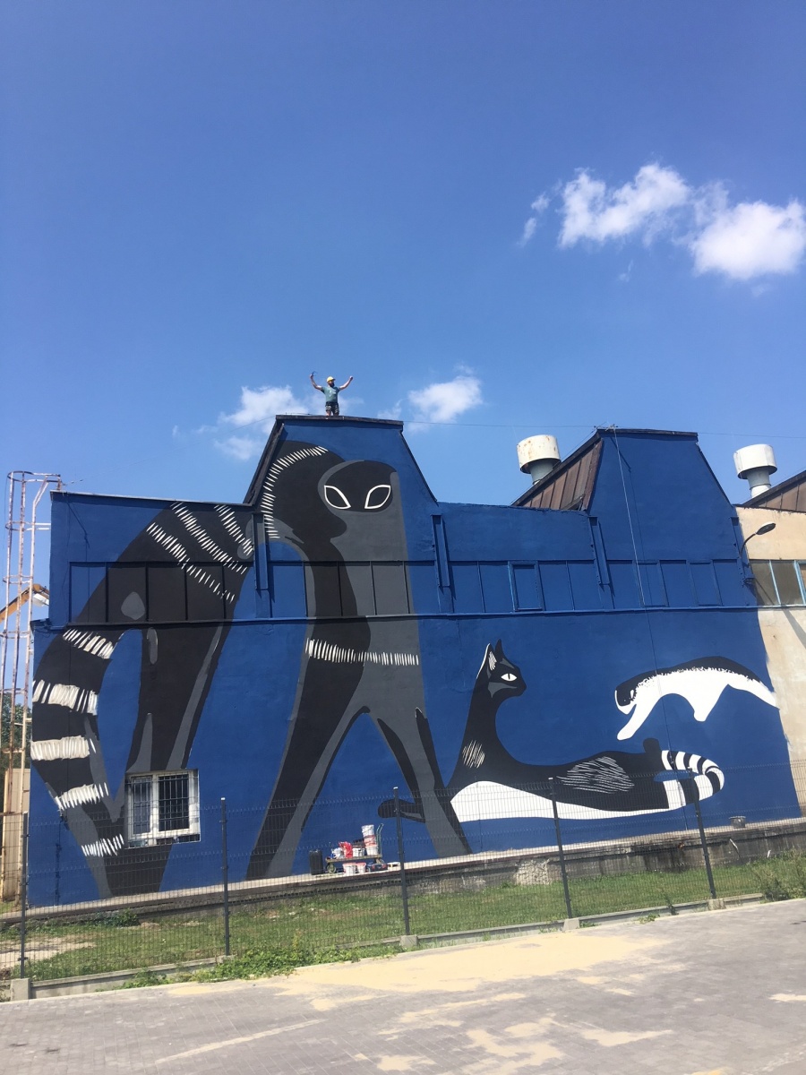 Nowy mural w Katowicach. Praca nawiązuje do porcelanowych figurek