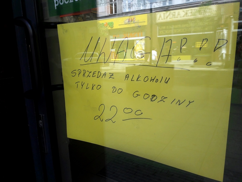 Nocna prohibicja w Katowicach. Sprawdziliśmy jak sklepy zareagowały na zakaz sprzedaży alkoholu