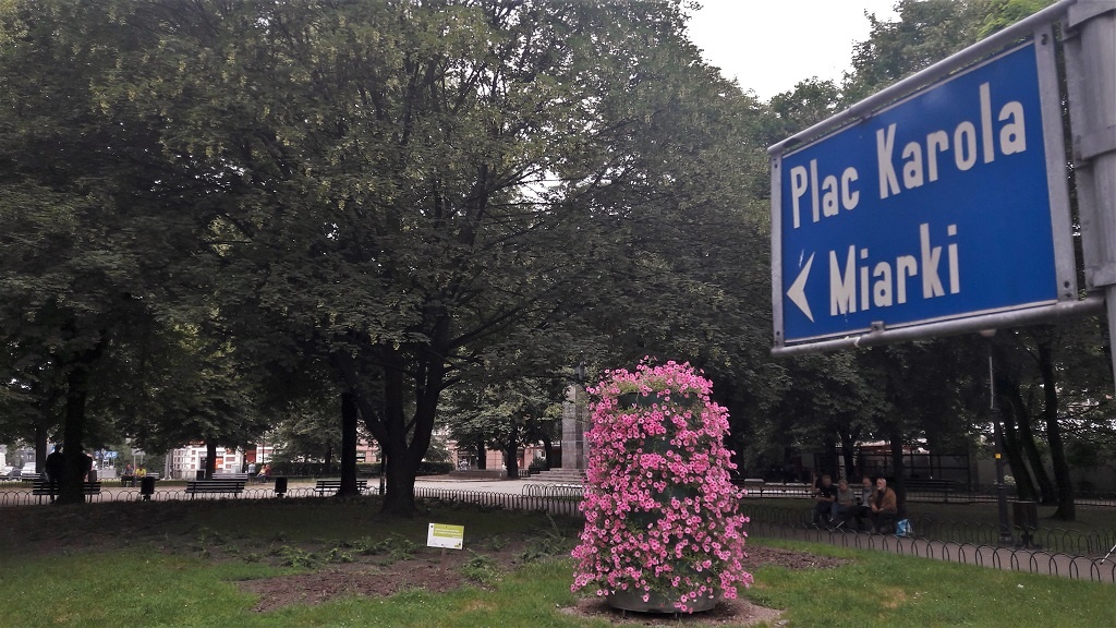 Mężczyzna powiesił się w budynku przy pl. Miarki. Odcięli go policjanci