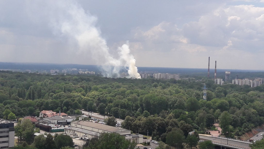 Pożar w Katowicach. Pali się budynek byłej cegielni