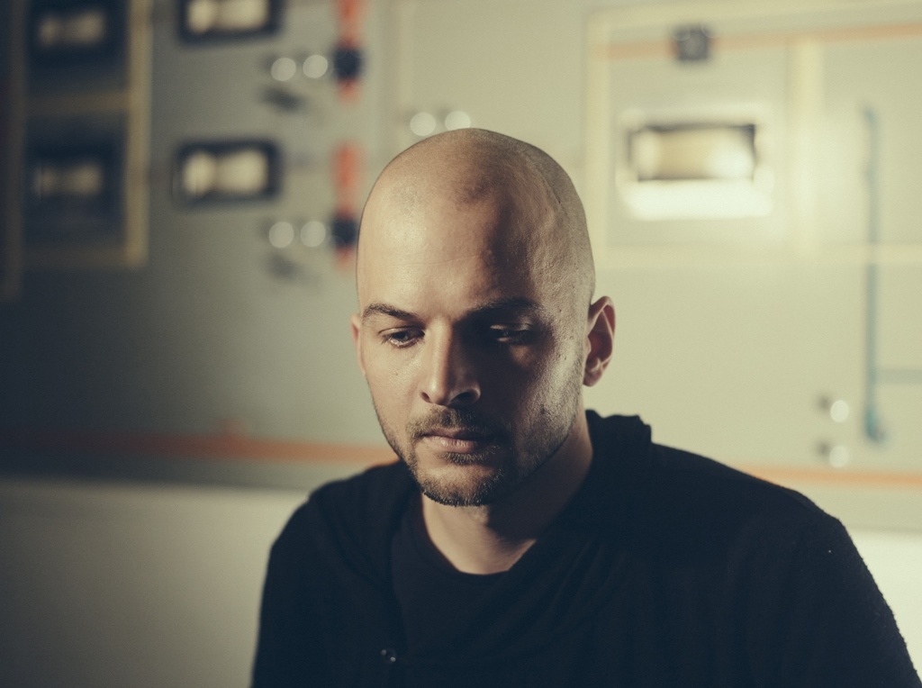 Szczotką toaletową po fortepianie. Nils Frahm zagra w NOSPR