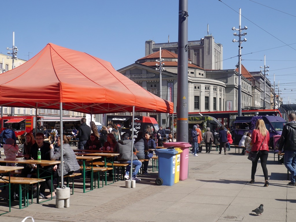 Dzień dobry Katowice. Od dzisiaj food trucki na Rynku