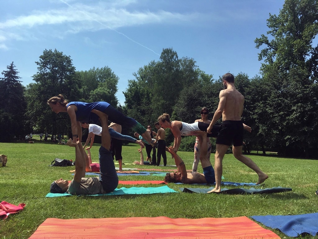 Joga, torby z koszulek i origami w Parku Kościuszki